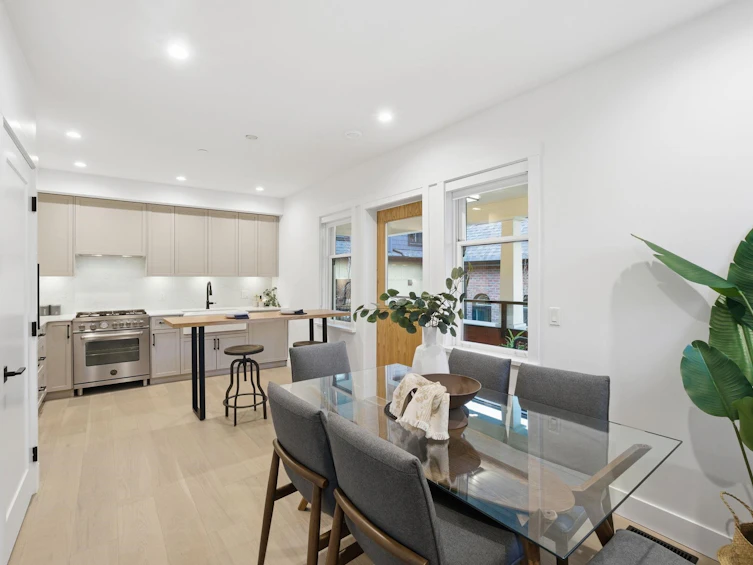 1081 Semlin Drive, Vancouver, BC, V5L 2N6 - 7