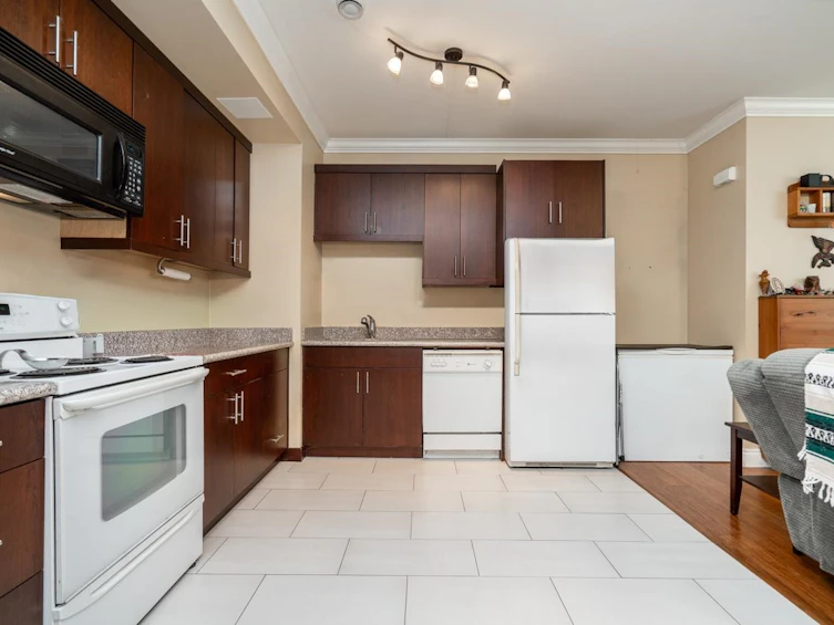 1935 Brunette Avenue, Coquitlam, BC, V3K 1H8 - 23