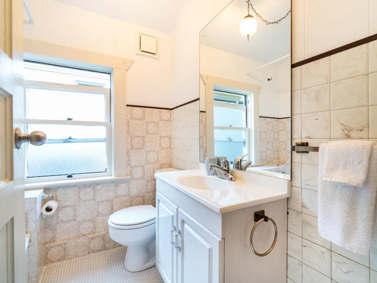 498 E 5th Avenue, Vancouver, BC, V5T 1H9 - 16