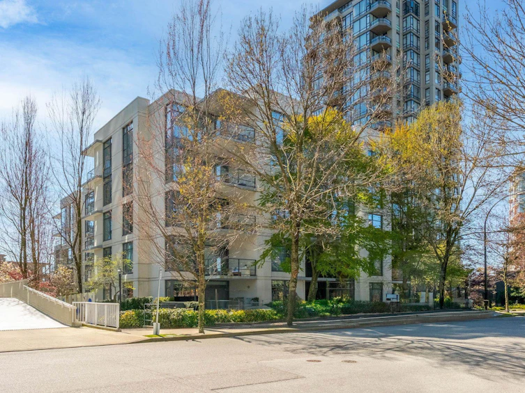 208-135 W 2nd Street, North Vancouver, BC, V7M 0C5 - 2