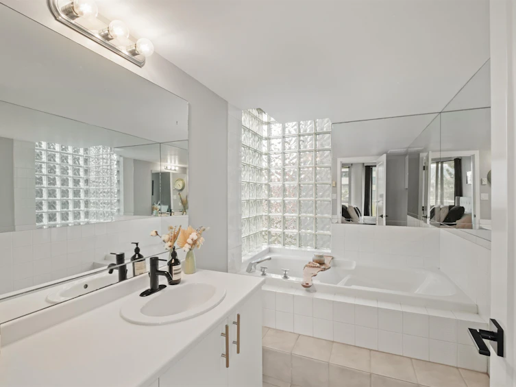 303-408 Lonsdale Avenue, North Vancouver, BC, V7M 2G5 - 30