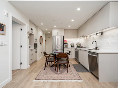 112-3038 St. George Street - 4