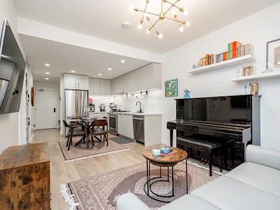 112-3038 St. George Street - 3