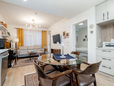 112-3038 St. George Street - 2