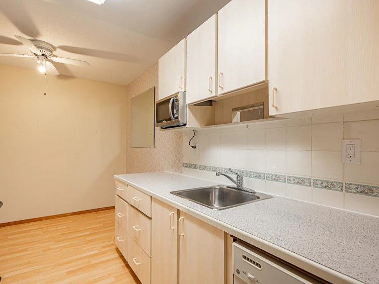 208-15020 North Bluff Road, Surrey, BC, V4B 5A4 - 9