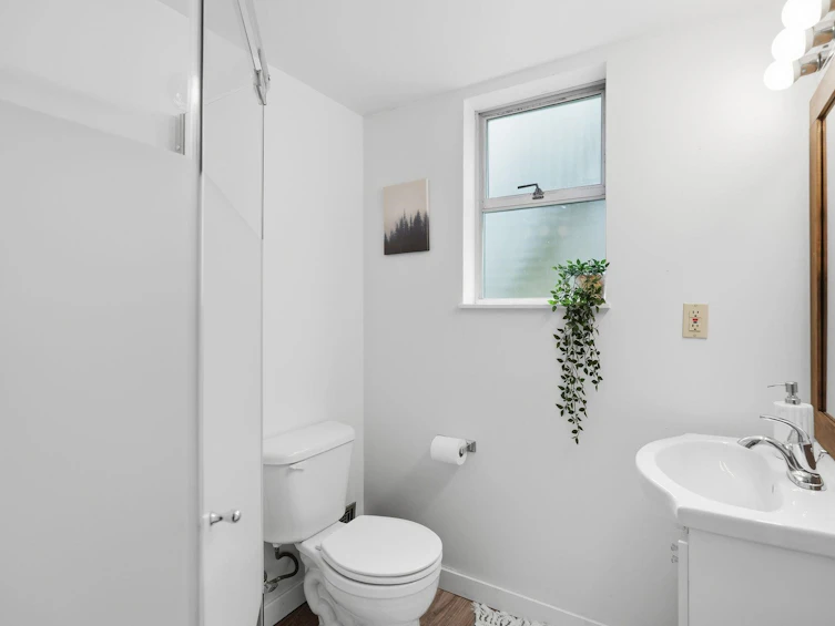 15848 20 Avenue, Surrey, BC, V4A 2B2 - 15