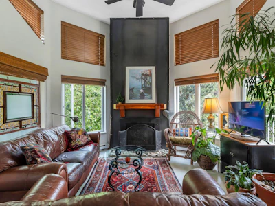 301-33669 2nd Avenue - 5
