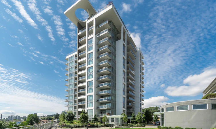 708-200 Nelson's Crescent