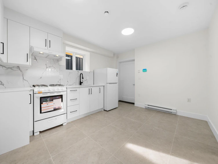 279 E 48th Avenue, Vancouver, BC, V5W 2C9 - 40