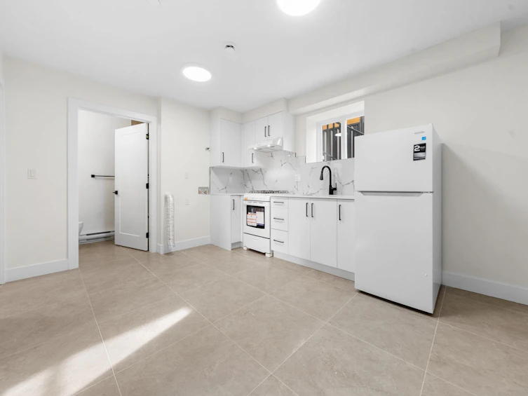 279 E 48th Avenue, Vancouver, BC, V5W 2C9 - 39