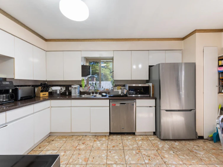 2472 E 12th Avenue, Vancouver, BC, V5M 2C2 - 3
