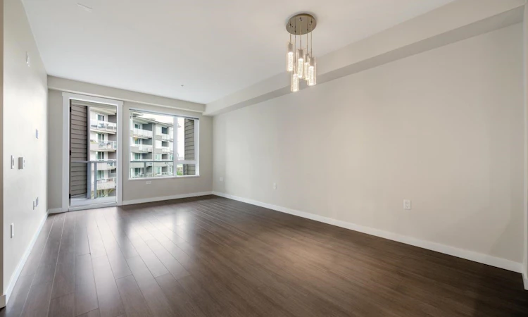 303-255 W 1st Street