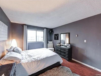 322-8700 Ackroyd Road - 4