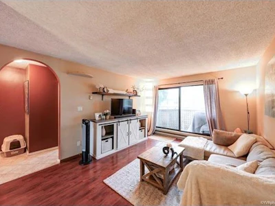 322-8700 Ackroyd Road - 5