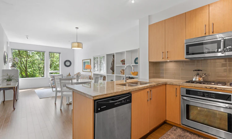 227-119 W 22nd Street