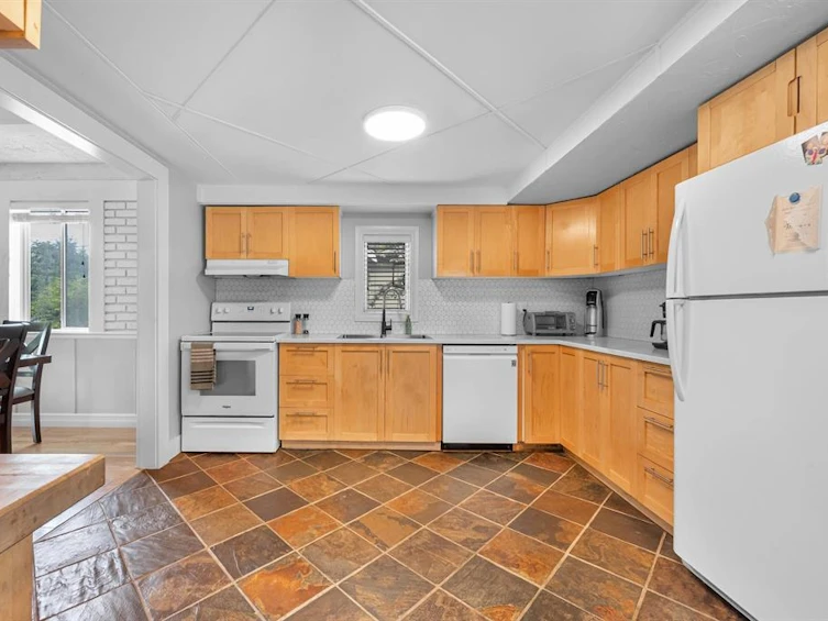 235 Pembina Street, New Westminster, BC, V3M 5J3 - 9