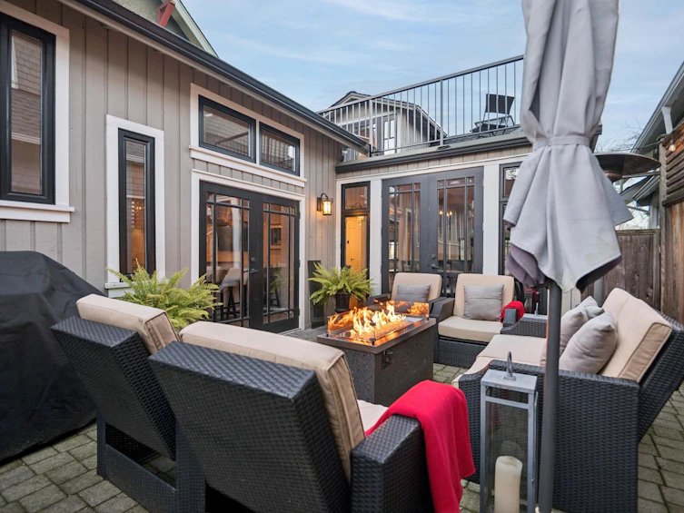3814 W 11 Avenue, Vancouver, BC, V6R 2K9 - 3