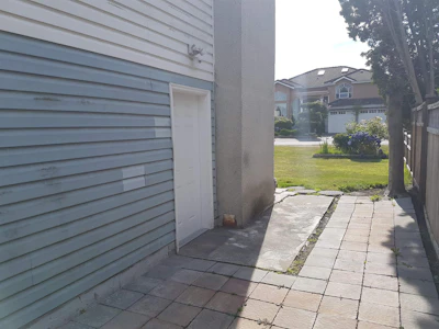 10120 Aintree Crescent - 4