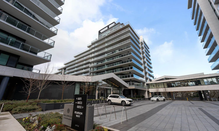 213-6833 Pearson Way