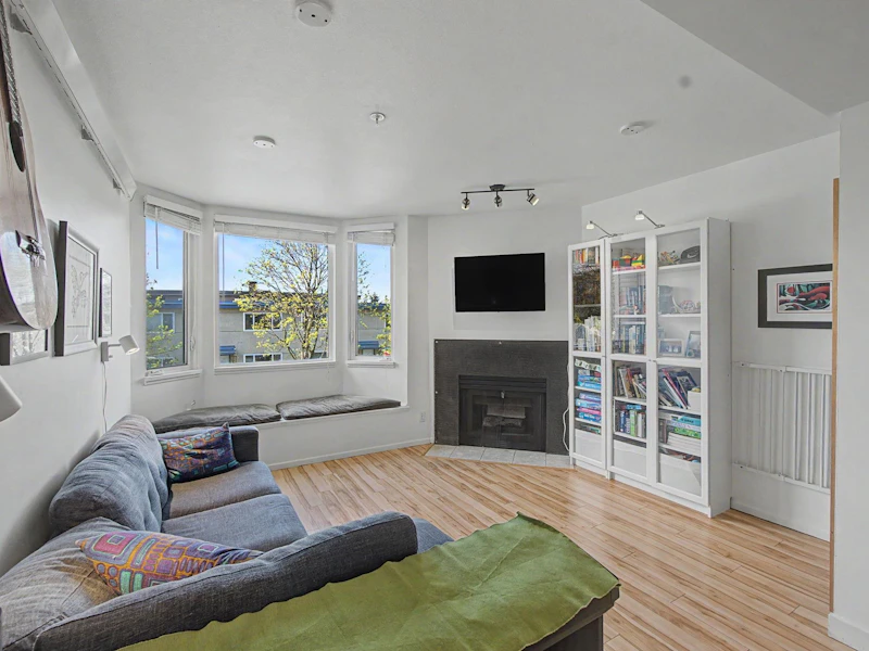 130 Lakewood Drive, Vancouver BC V5L 4L3