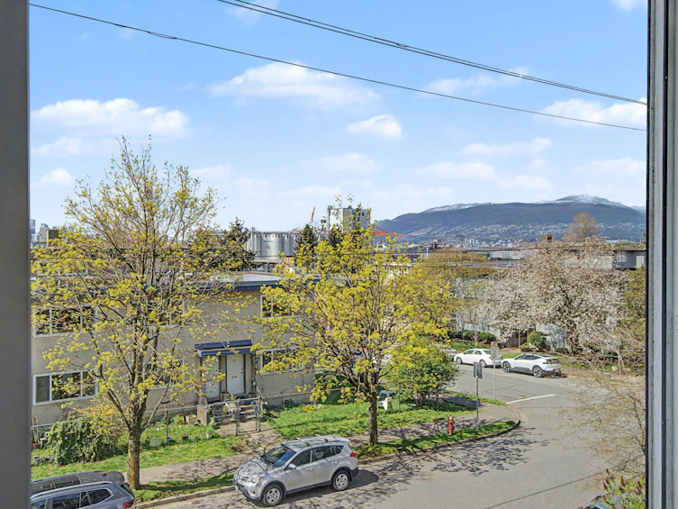 130 Lakewood Drive, Vancouver, BC, V5L 4L3 - 4
