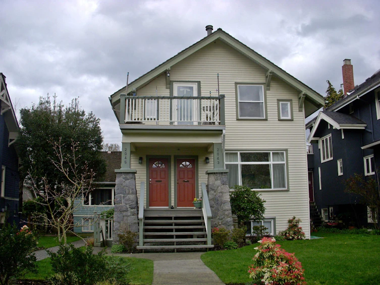 2047 W 14th Avenue, Vancouver, BC, V6J 2K3 - 2
