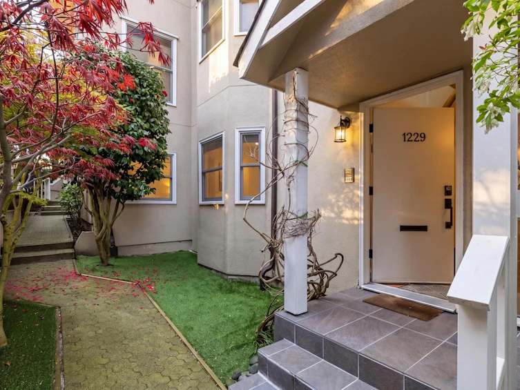 1229 W 8th Avenue, Vancouver, BC, V6H 1C7 - 3