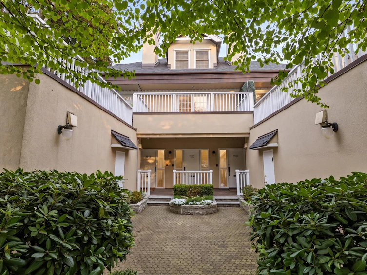 1229 W 8th Avenue, Vancouver, BC, V6H 1C7 - 2