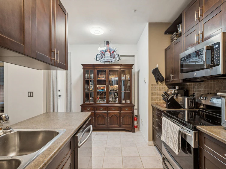 208-3176 Plateau Boulevard, Coquitlam, BC, V3E 3J2 - 10