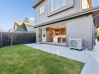 2-847 E 10 Avenue - 5