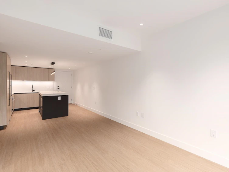 110-2235 E Broadway, Vancouver, BC, V5N 0J5 - 2