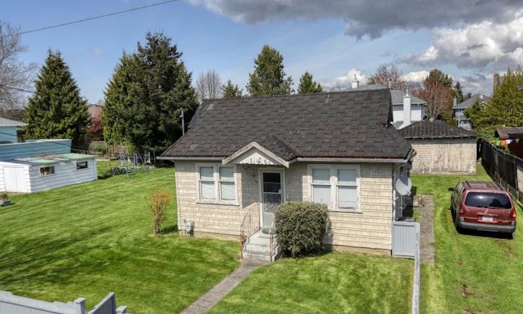 5211 Maple Road