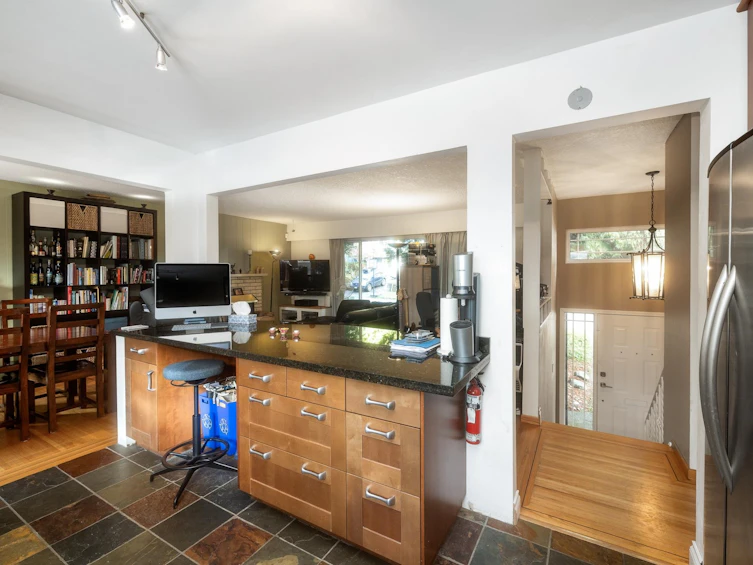 2041 Tompkins Crescent, North Vancouver, BC, V7H 2C9 - 6