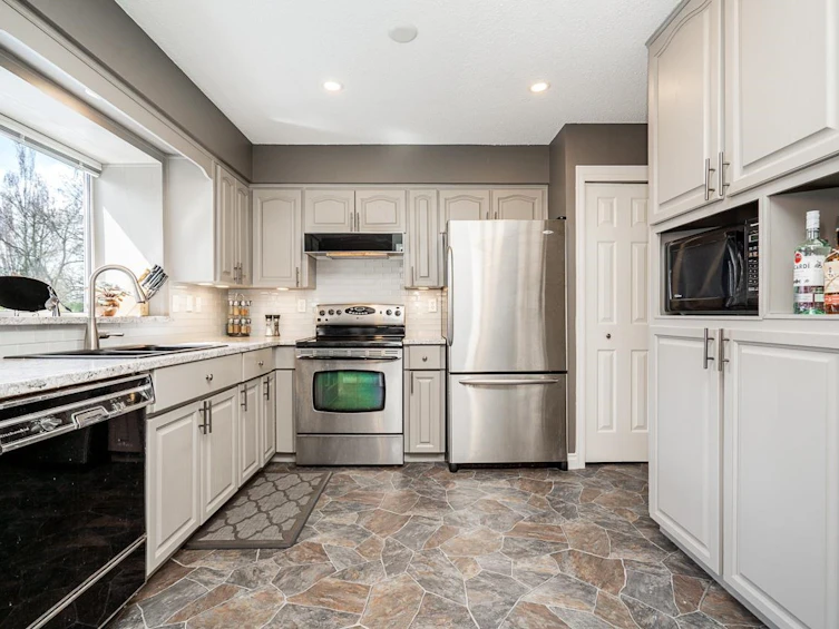 18320 59a Avenue, Surrey, BC, V3S 5Y1 - 11