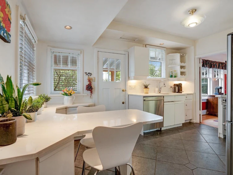 3771 W 31st Avenue, Vancouver, BC, V6S 1Y1 - 9