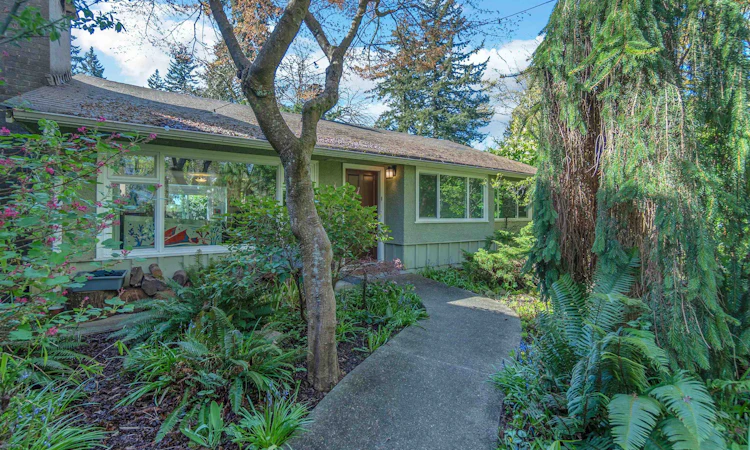 825 W 20th Street