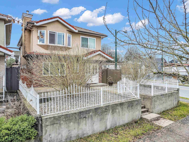 2808 Horley Street, Vancouver, BC, V5R 4R9 - 2