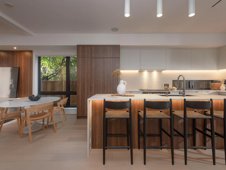 1-275 W 17th Avenue, Vancouver, BC, V5Y 1Z9 - 2