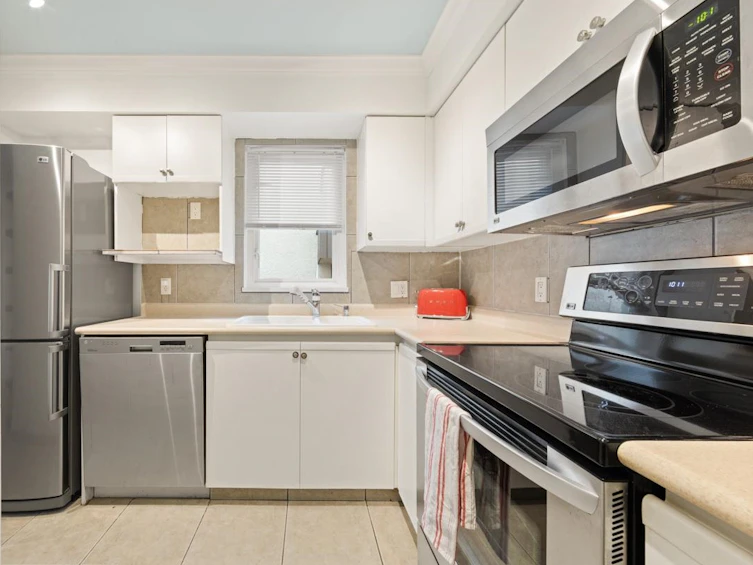 201-1554 Burnaby Street, Vancouver, BC, V6G 1W9 - 9