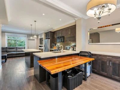 20-7090 180 Street - 4