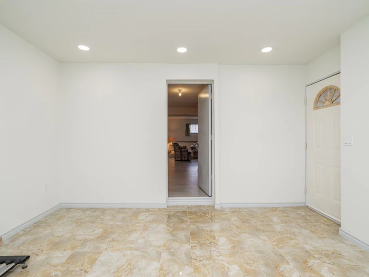8255 18th Avenue, Burnaby, BC, V3N 1K4 - 30