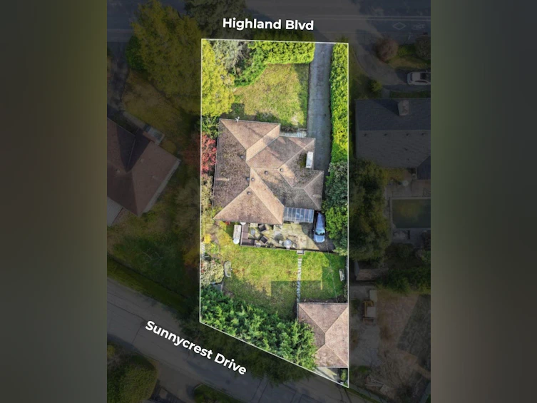 3955 Highland Boulevard, North Vancouver, BC, V7R 2Y7 - 2