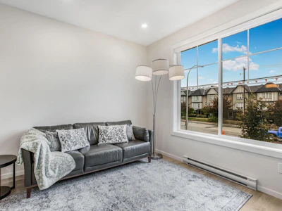 27-7919 204b Street - 5