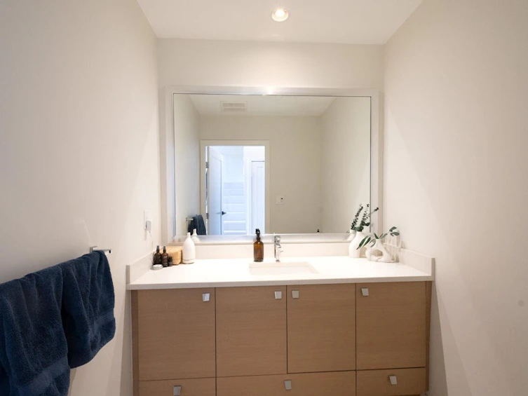 2063 W 10th Avenue, Vancouver, BC, V6J 0H1 - 9