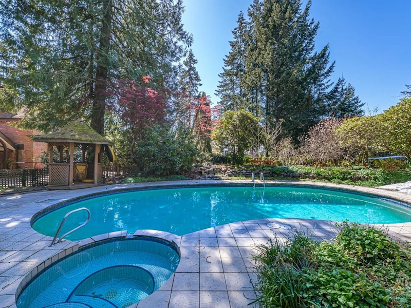 5260 Kew Road, West Vancouver BC V7W 2W2