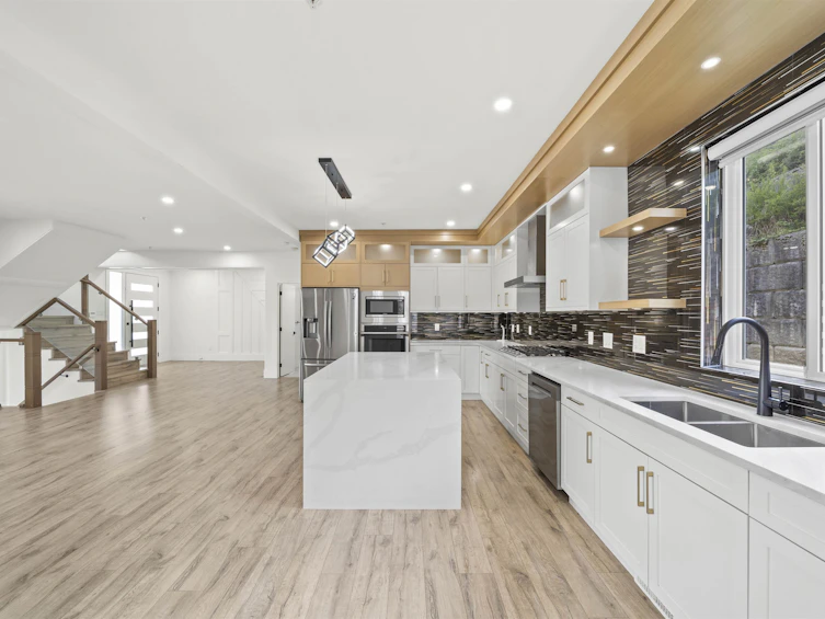 10500 Mcveety Street, Maple Ridge, BC, V2W 0K3 - 10