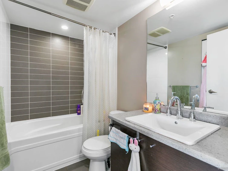 910-13618 100 Avenue, Surrey, BC, V3T 0A8 - 10
