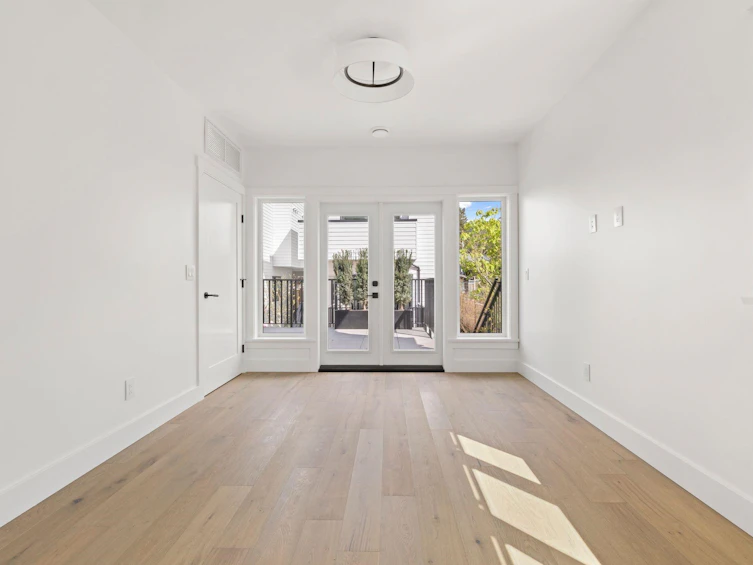 1-326 W 14th Street, North Vancouver, BC, V7M 1P6 - 5