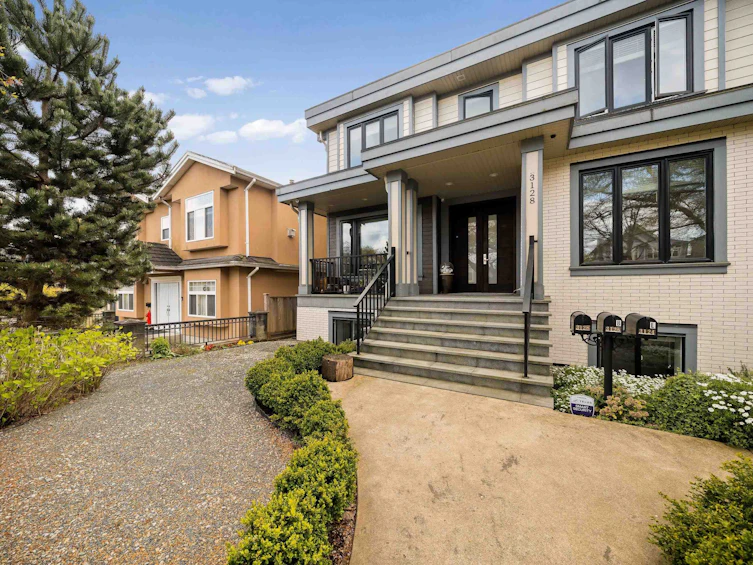 3128 Graveley Street, Vancouver, BC, V5K 3K6 - 3