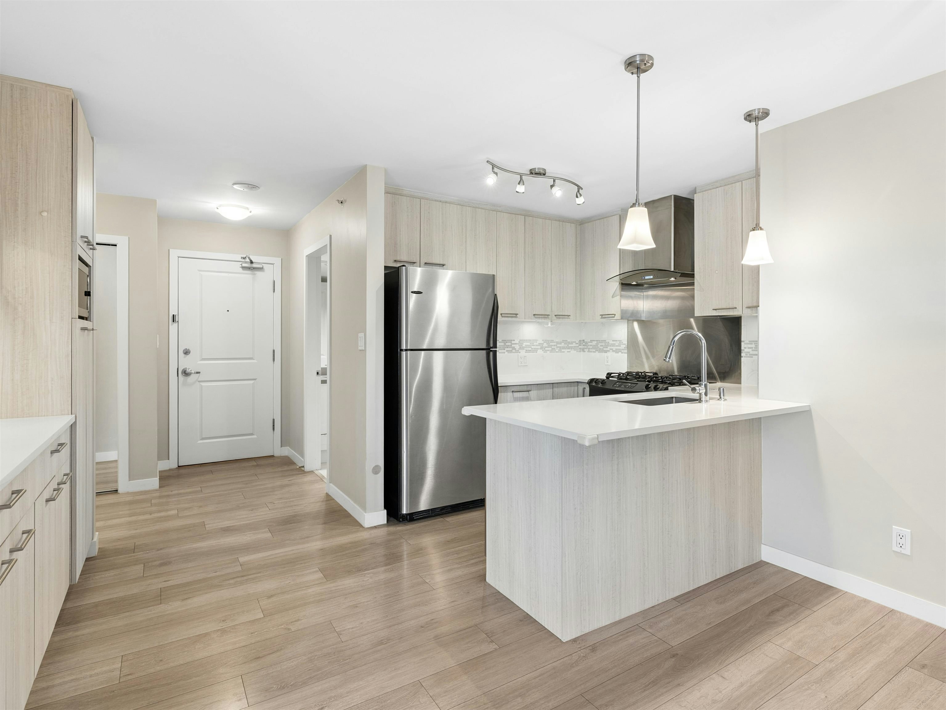 219-8480 Granville Avenue, Richmond, BC, V6Y 4E8